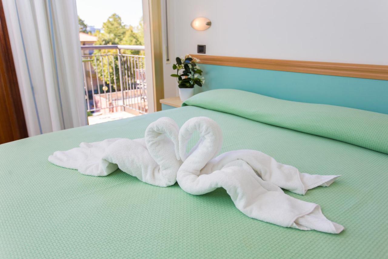Hotel Costaverde Чезенатико Экстерьер фото