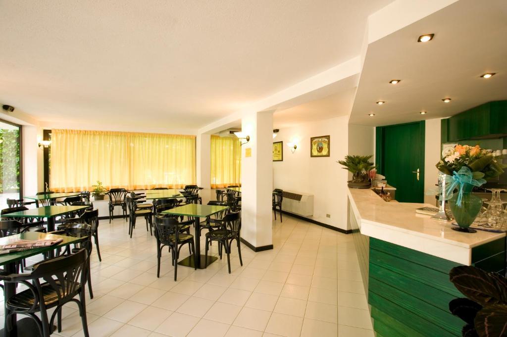 Hotel Costaverde Чезенатико Экстерьер фото