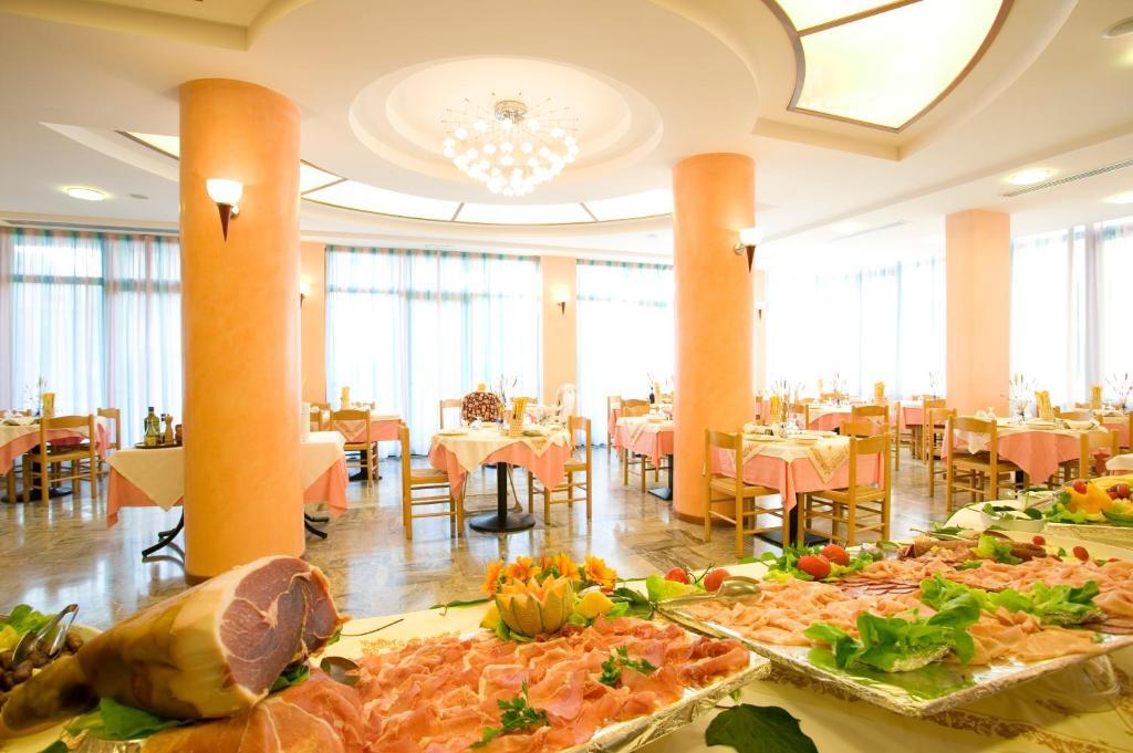 Hotel Costaverde Чезенатико Экстерьер фото