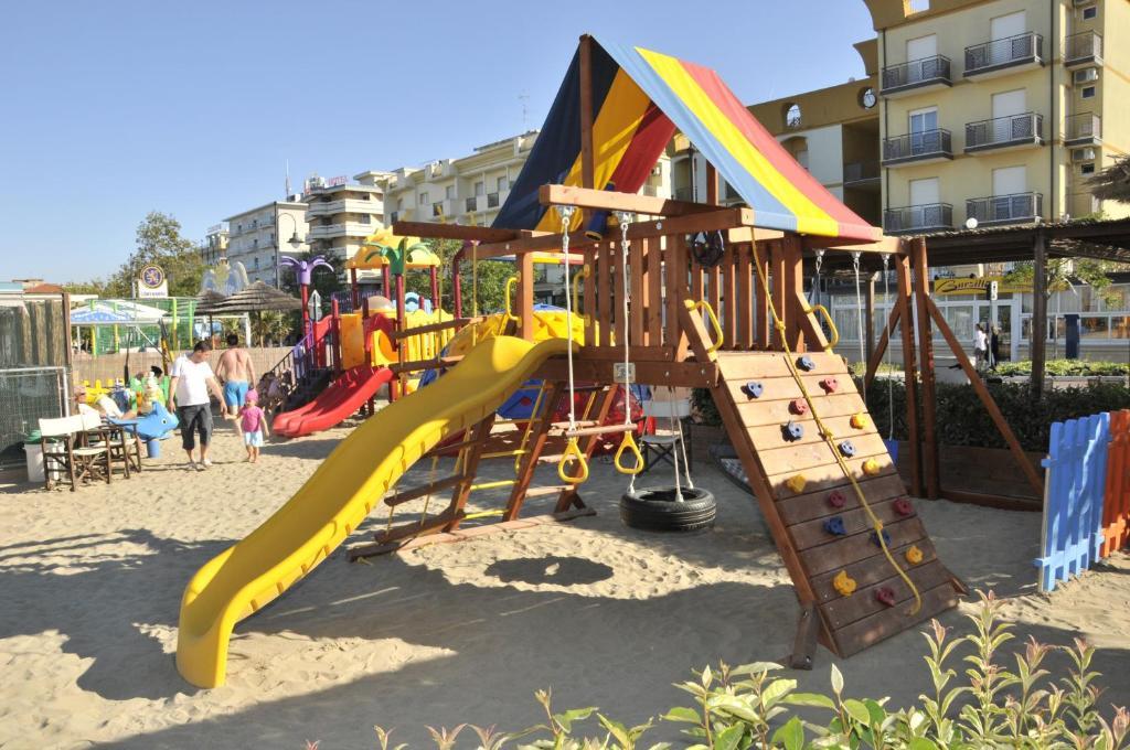 Hotel Costaverde Чезенатико Экстерьер фото