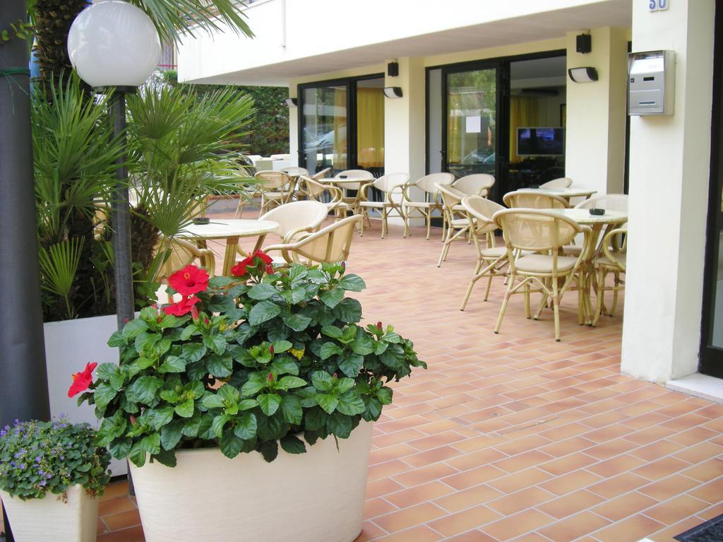 Hotel Costaverde Чезенатико Экстерьер фото