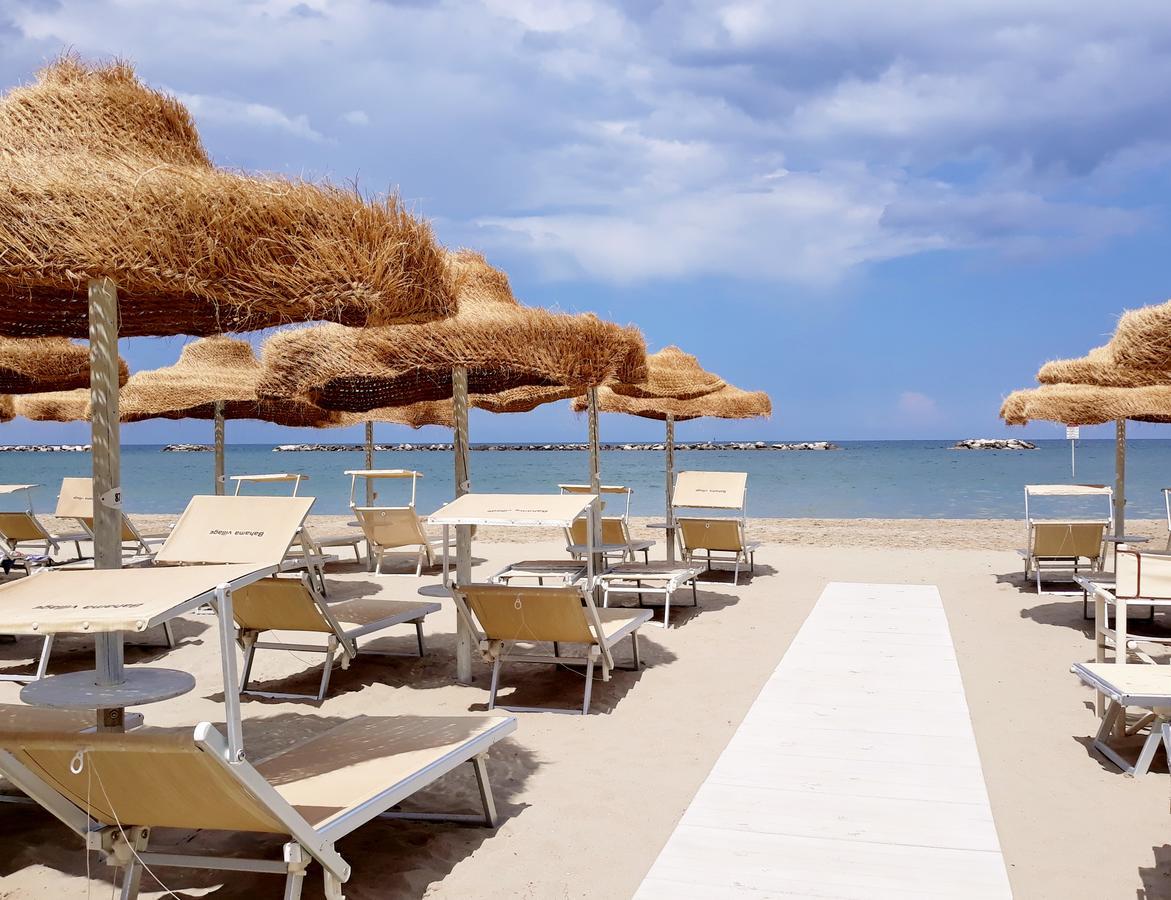 Hotel Costaverde Чезенатико Экстерьер фото