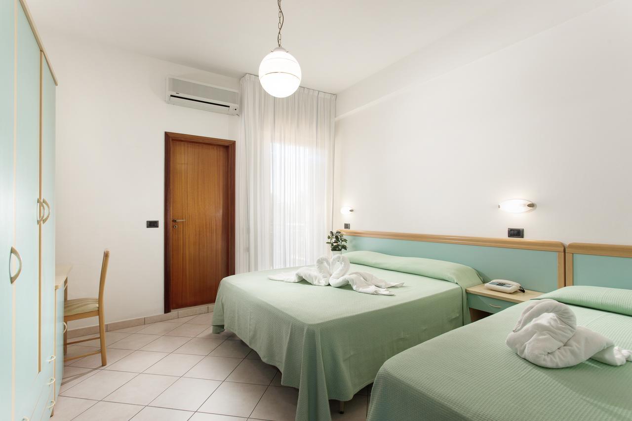 Hotel Costaverde Чезенатико Экстерьер фото
