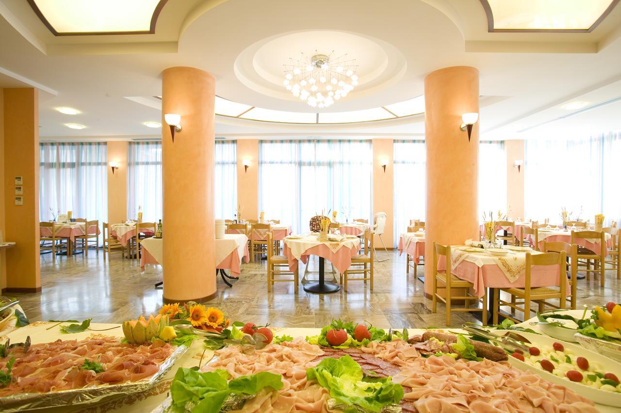 Hotel Costaverde Чезенатико Экстерьер фото