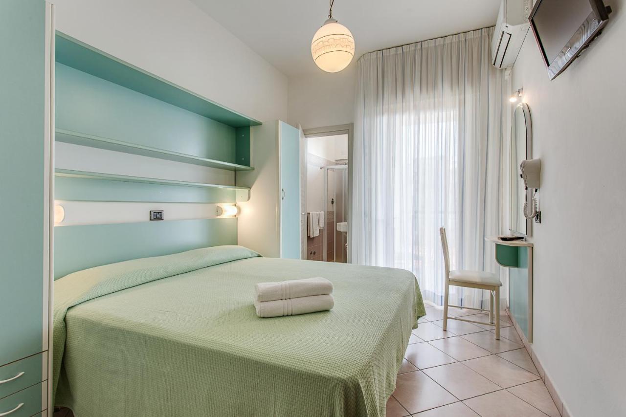 Hotel Costaverde Чезенатико Экстерьер фото