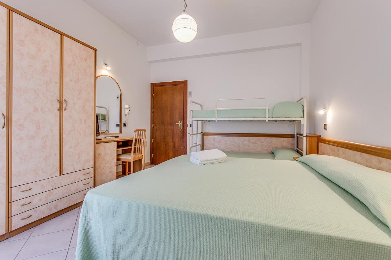 Hotel Costaverde Чезенатико Экстерьер фото